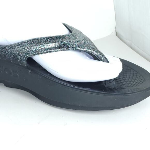 Oofos Women's OOLALA US 10 Silver Glitter Slip-On Flat Thong Flip Flop Sandals - Picture 13 of 15